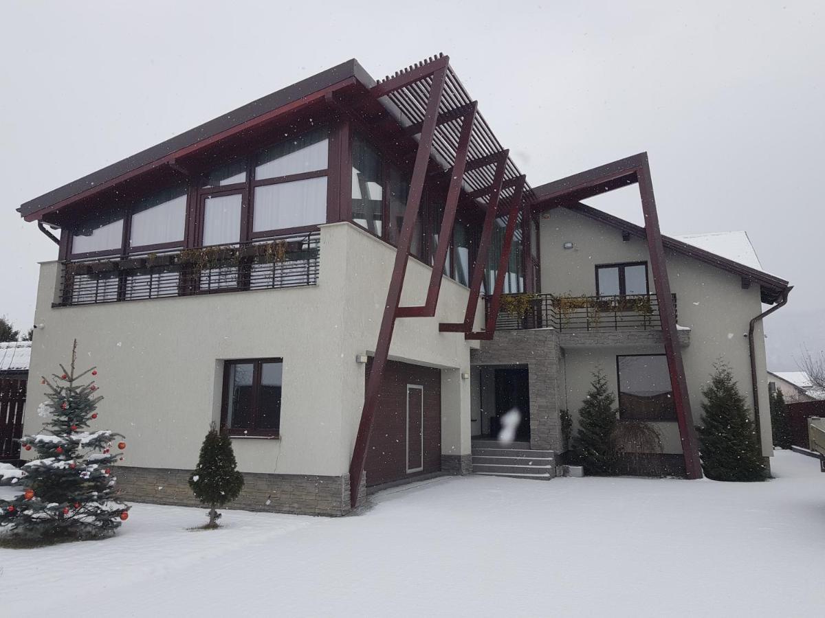 Vila Zinnober Braşov Exteriör bild